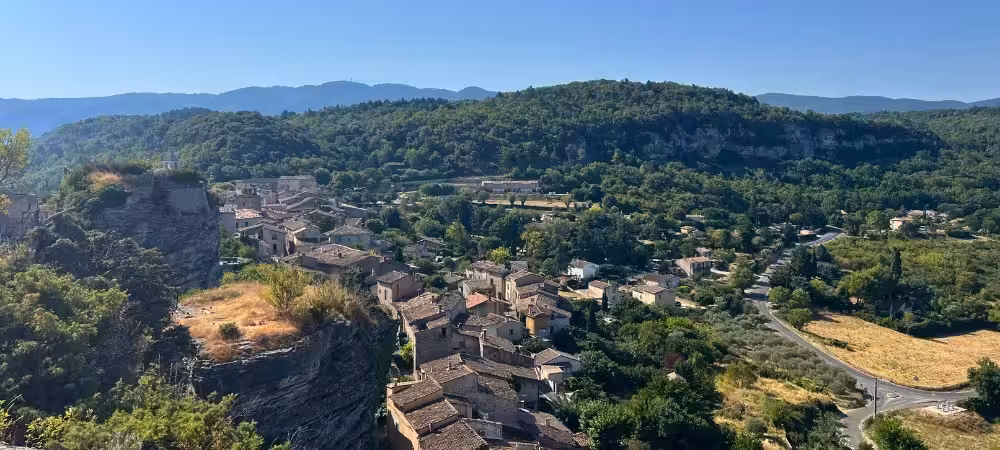 Top 10 Randonnées autour de St-Saturnin-lès-Apt | Camping Chênes Blancs