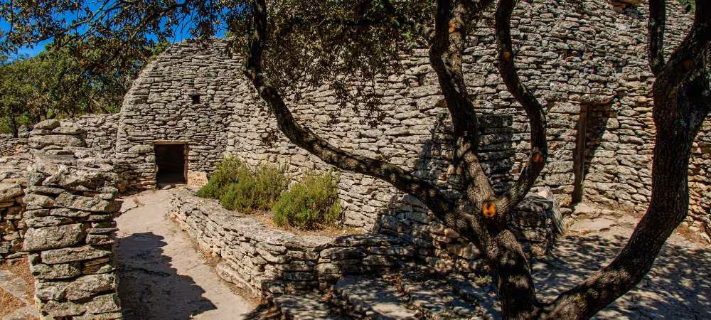 Le sentier des Aiguiers