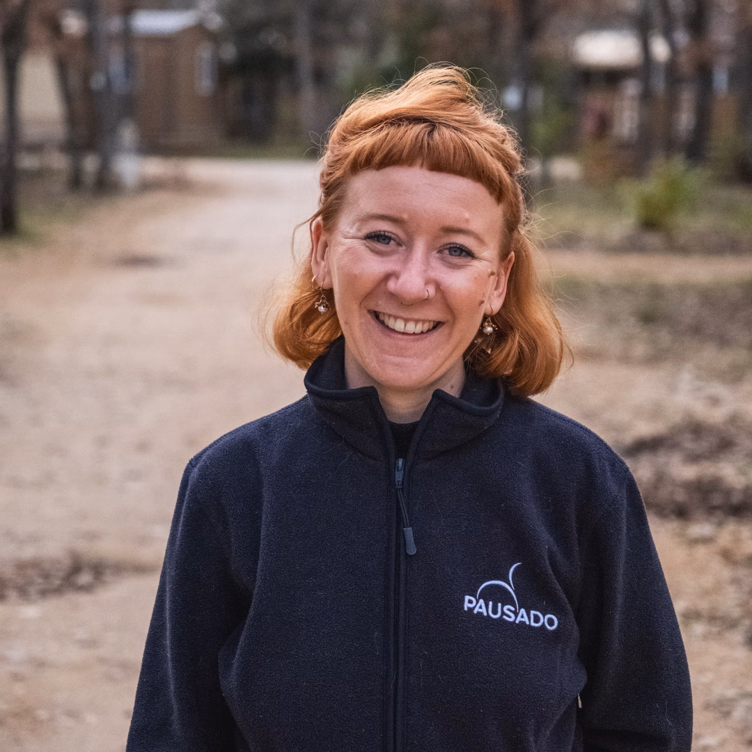 Cassandre neemt de leiding op de camping! 